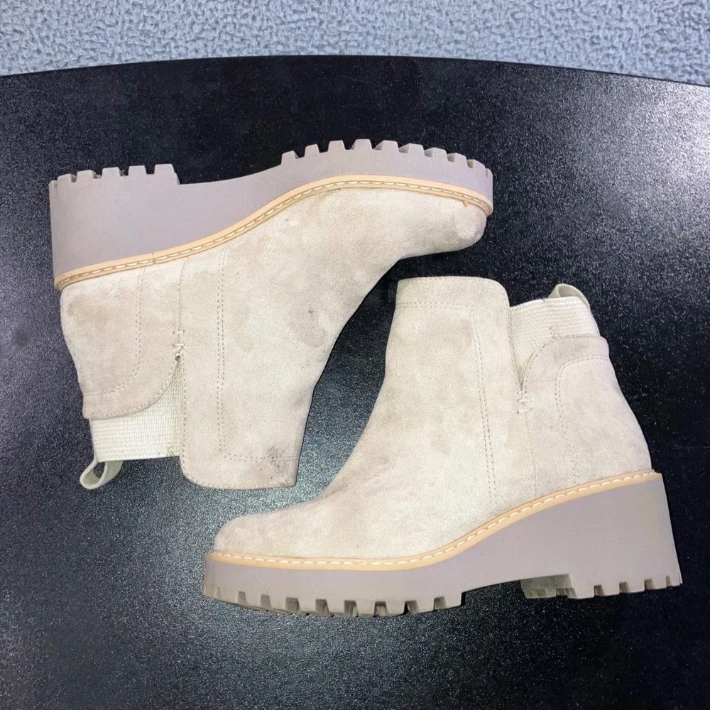 DV Dolce Vita RIELLE Suede‎ Lug Sole Wedge Chelsea Boots Women 8 Waterproof